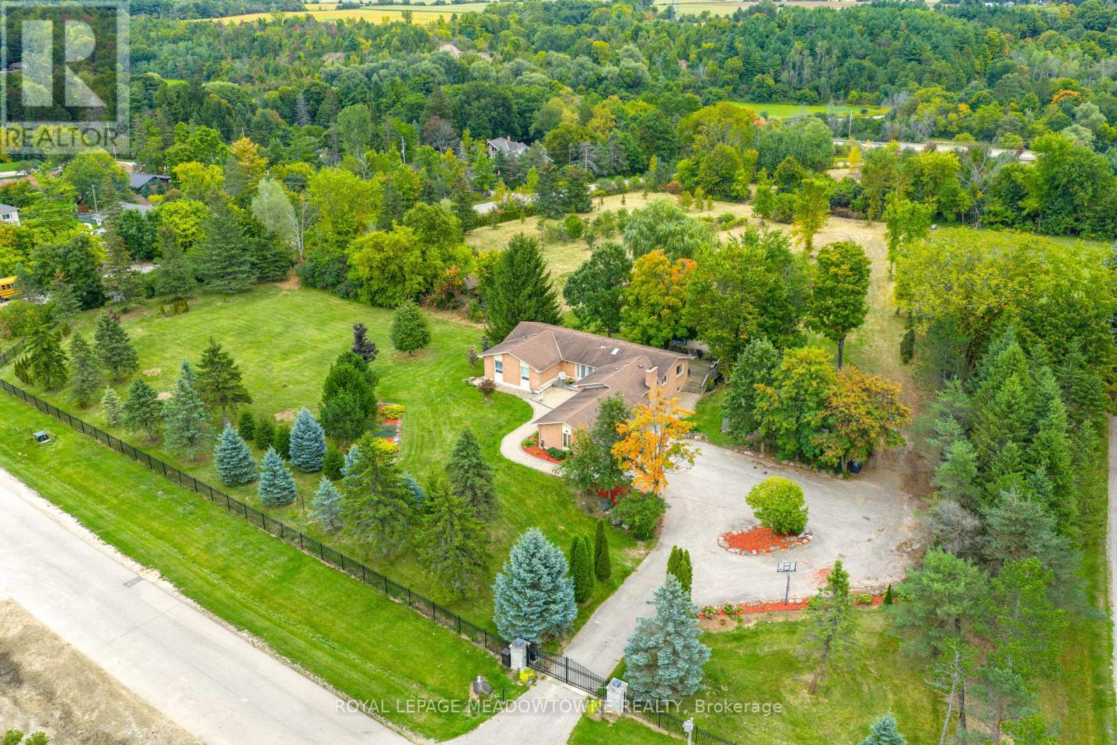 1 Cassidy Lane, Caledon, Ontario  L7C 1P5 - Photo 1 - W12642986