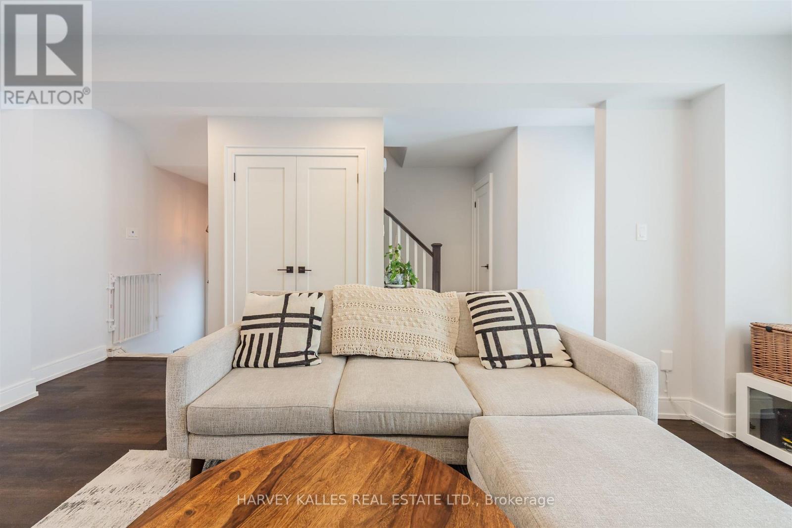 1148 Alexandra Avenue, Mississauga, Ontario  L5E 2A5 - Photo 11 - W12801060