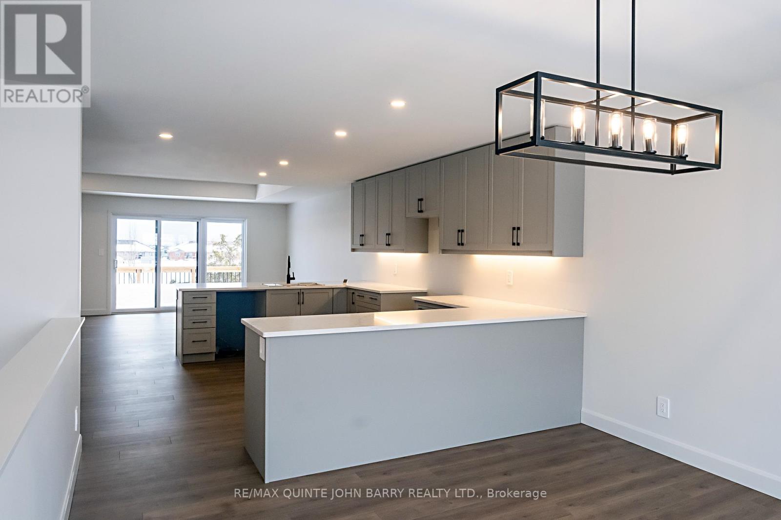 8 Parkland Circle, Quinte West, Ontario  K8V 0R4 - Photo 11 - X12662202