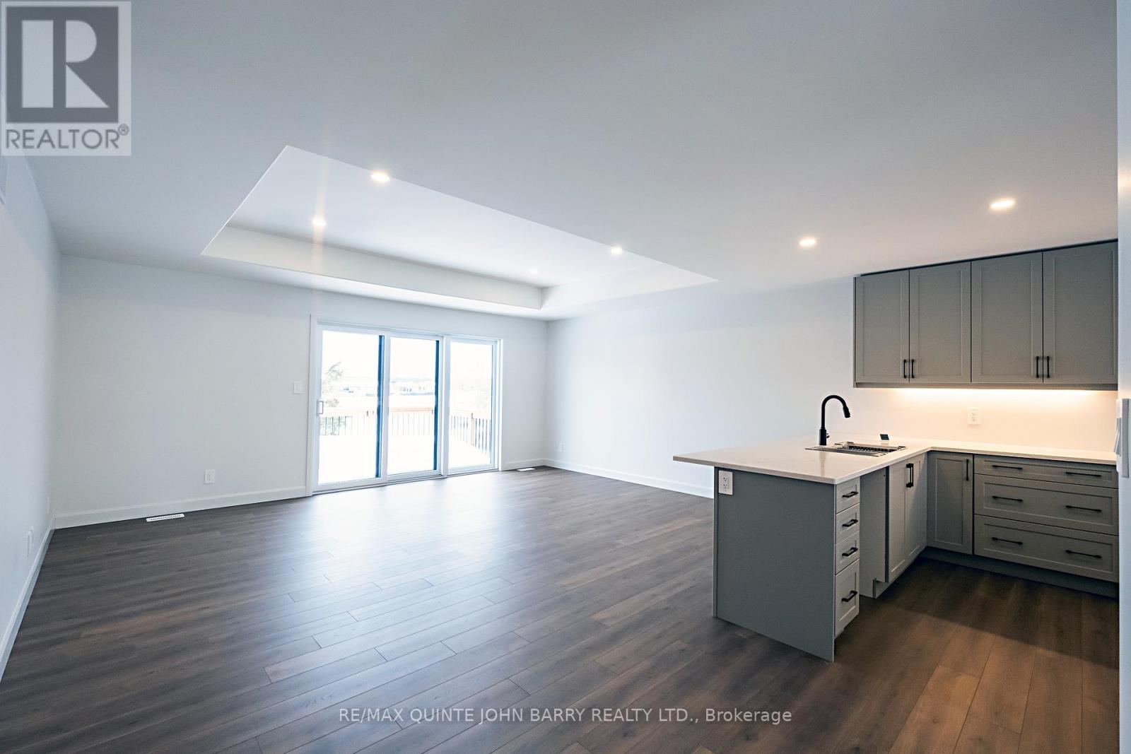 8 Parkland Circle, Quinte West, Ontario  K8V 0R4 - Photo 14 - X12662202