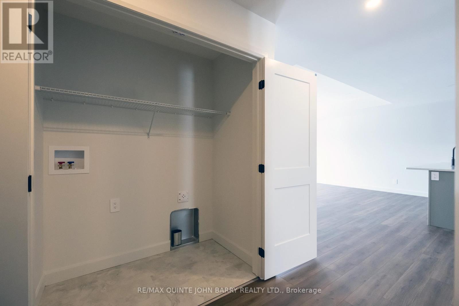 8 Parkland Circle, Quinte West, Ontario  K8V 0R4 - Photo 26 - X12662202