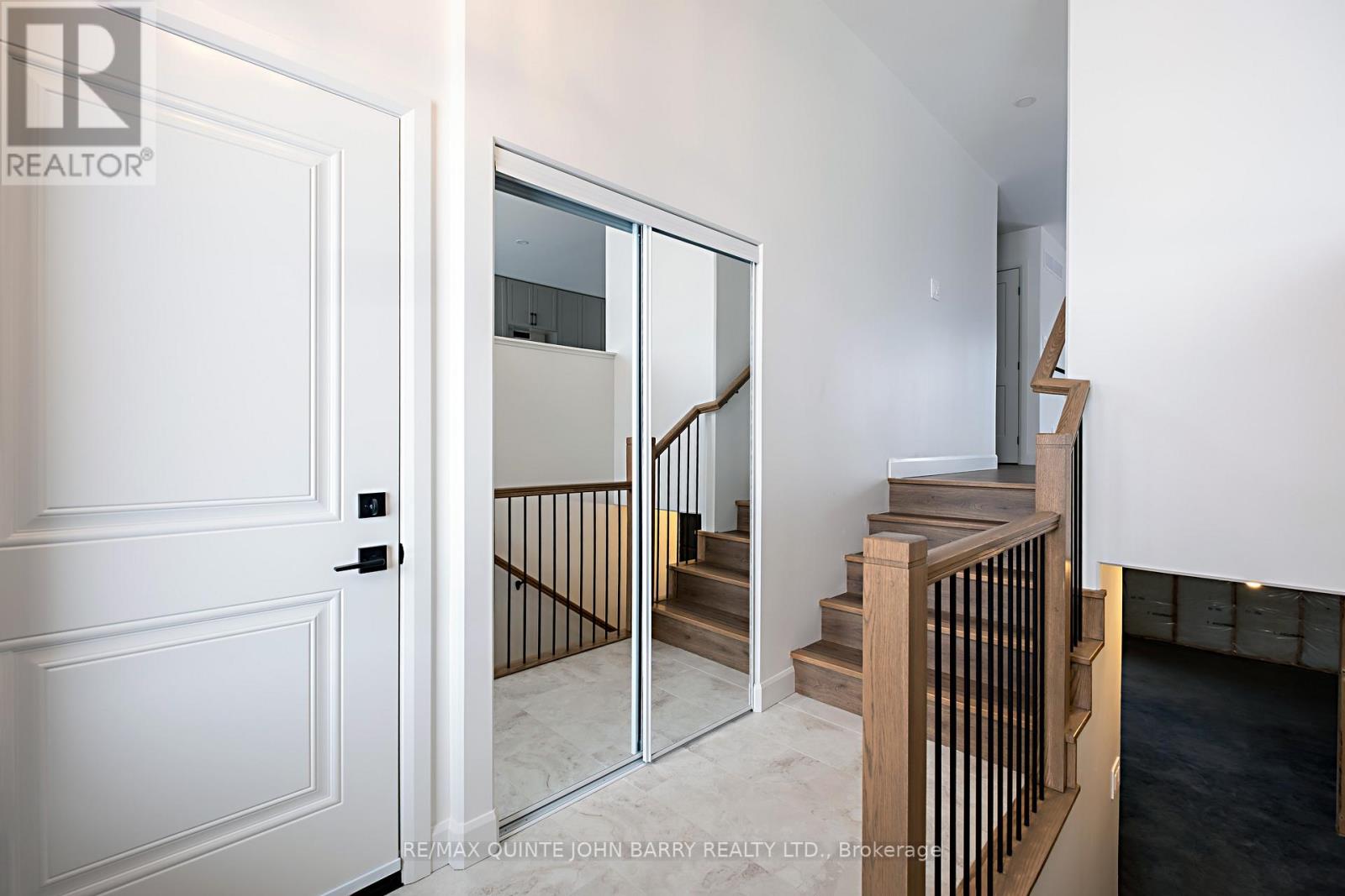 8 Parkland Circle, Quinte West, Ontario  K8V 0R4 - Photo 3 - X12662202