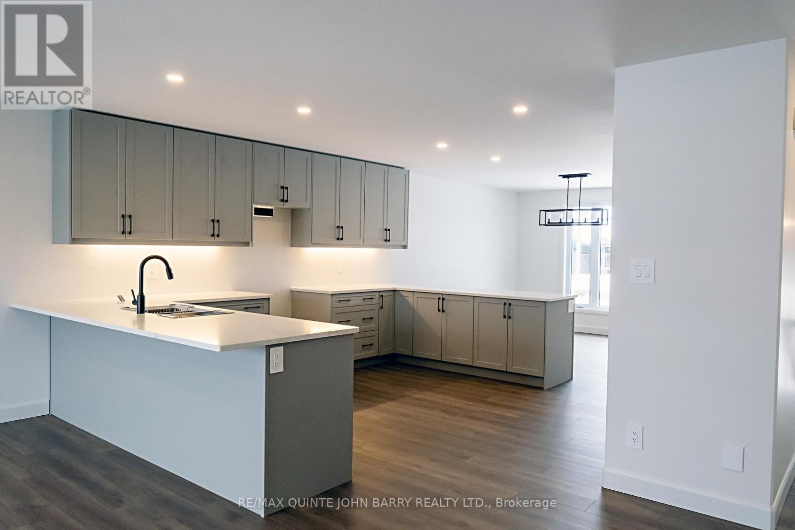 8 Parkland Circle, Quinte West, Ontario  K8V 0R4 - Photo 8 - X12662202