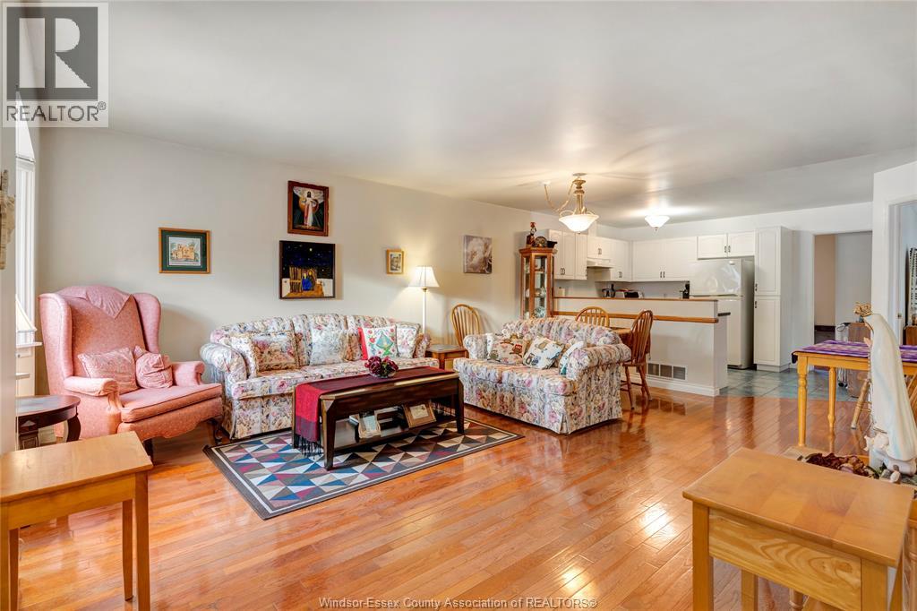 550 Rodfam Drive, Windsor, Ontario N9G 2W1 - Photo 2 - 26003547