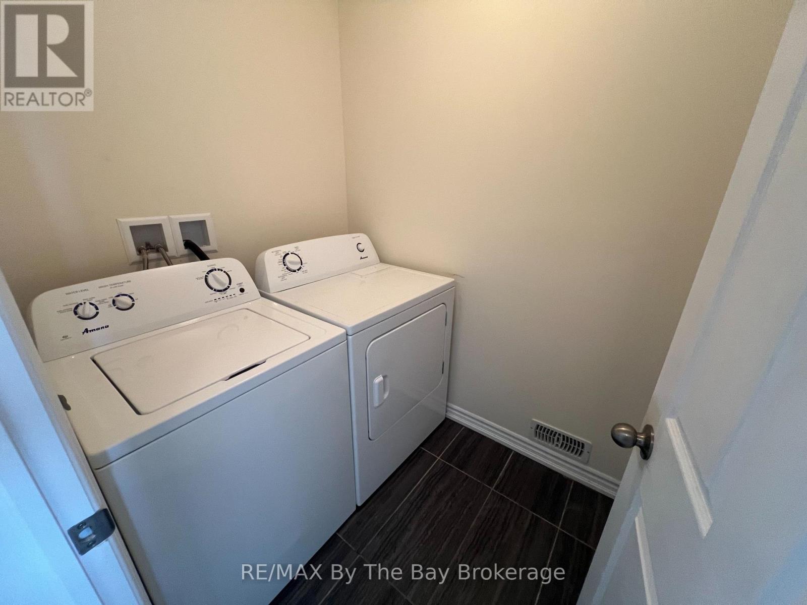 152 Allegra Drive, Wasaga Beach, Ontario  L9Z 1P0 - Photo 12 - S12801384