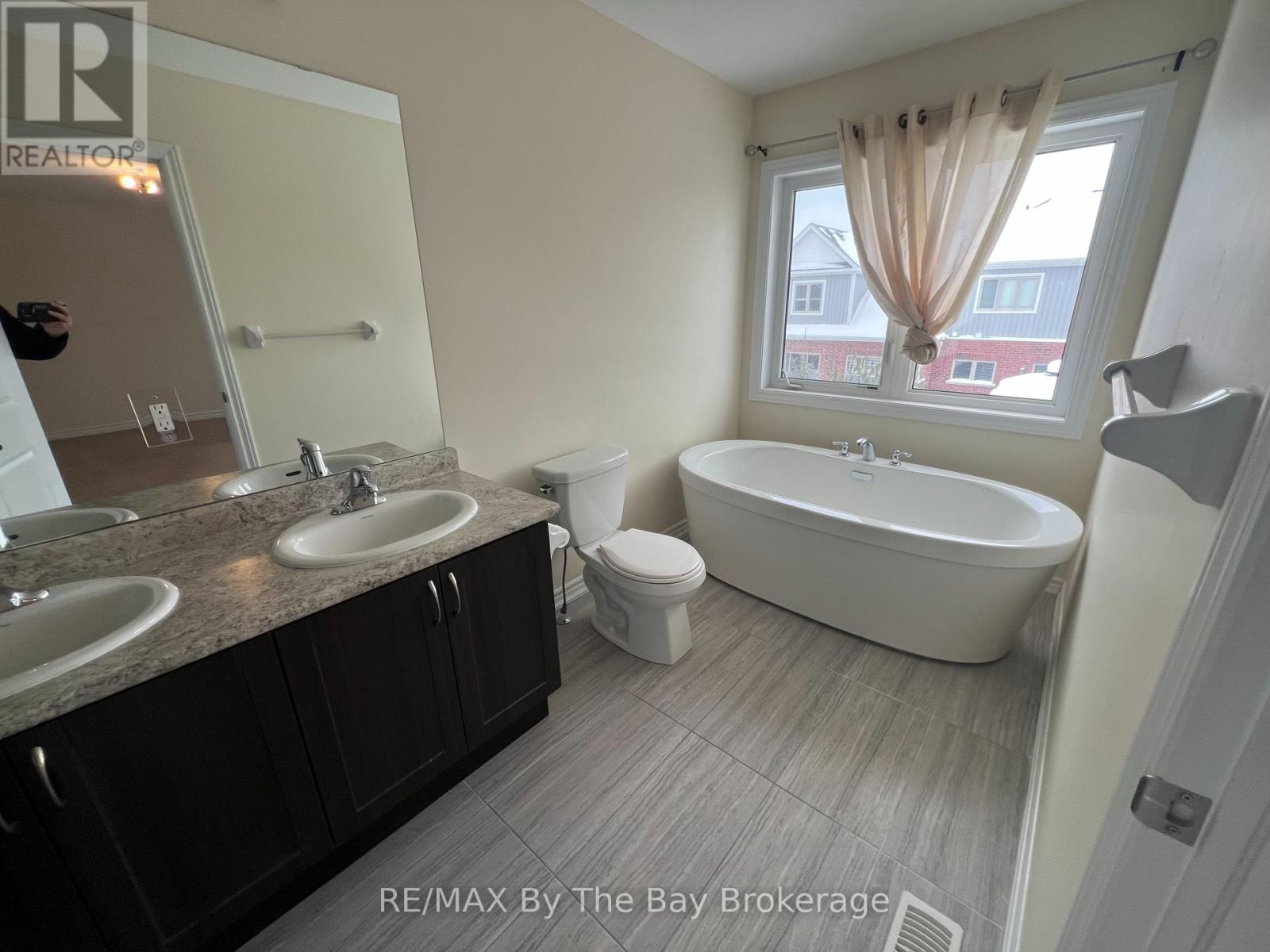 152 Allegra Drive, Wasaga Beach, Ontario  L9Z 1P0 - Photo 15 - S12801384