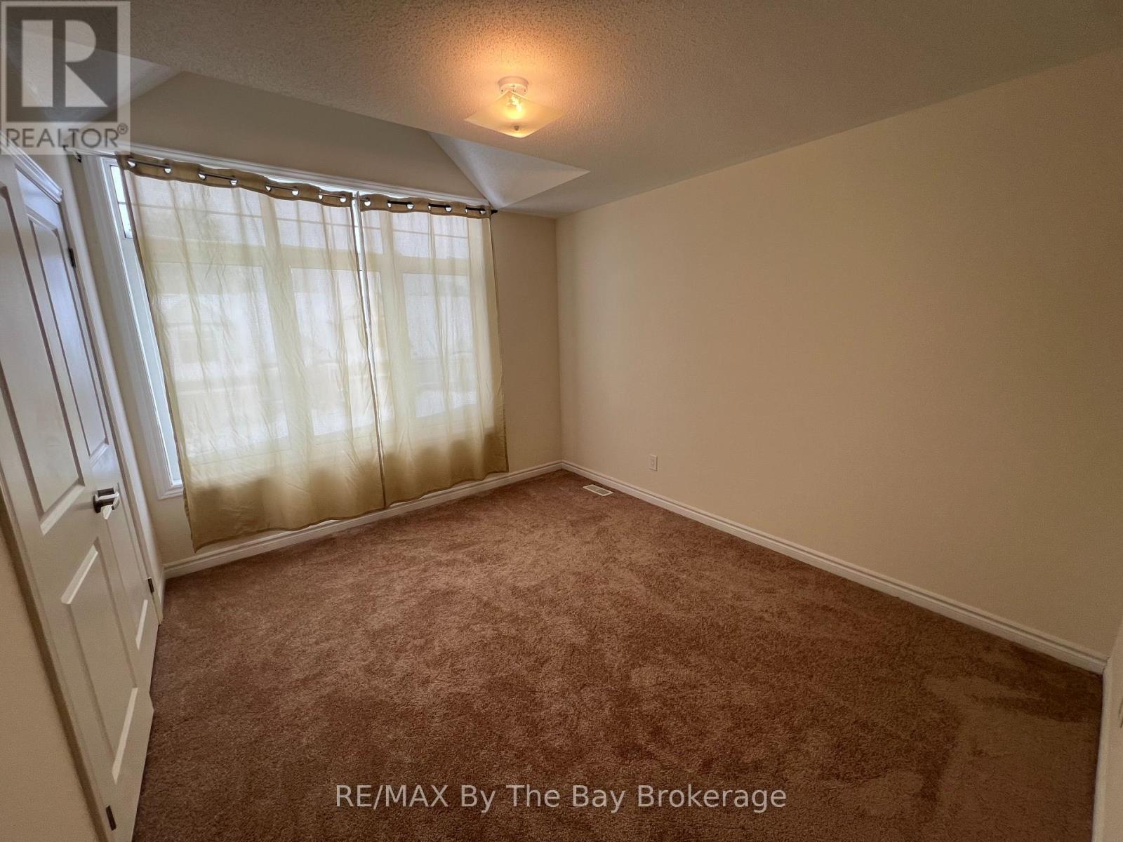 152 Allegra Drive, Wasaga Beach, Ontario  L9Z 1P0 - Photo 17 - S12801384