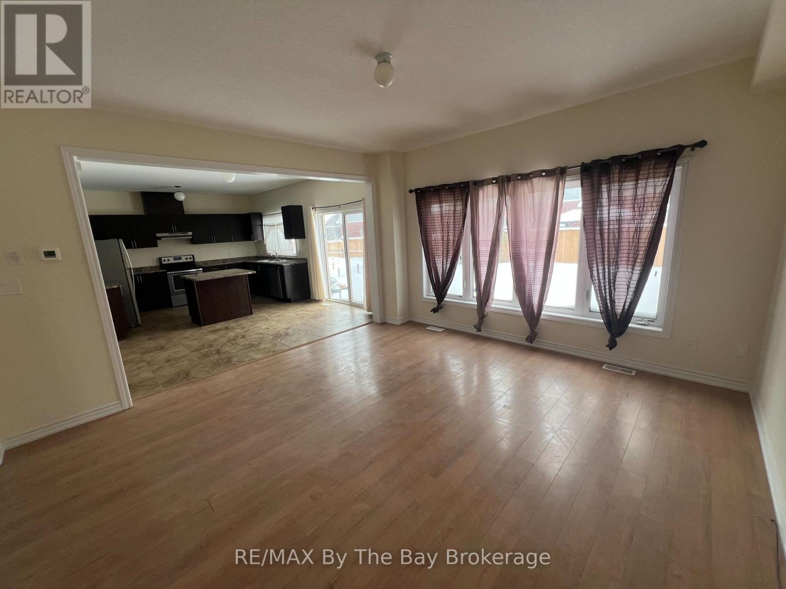 152 Allegra Drive, Wasaga Beach, Ontario  L9Z 1P0 - Photo 3 - S12801384