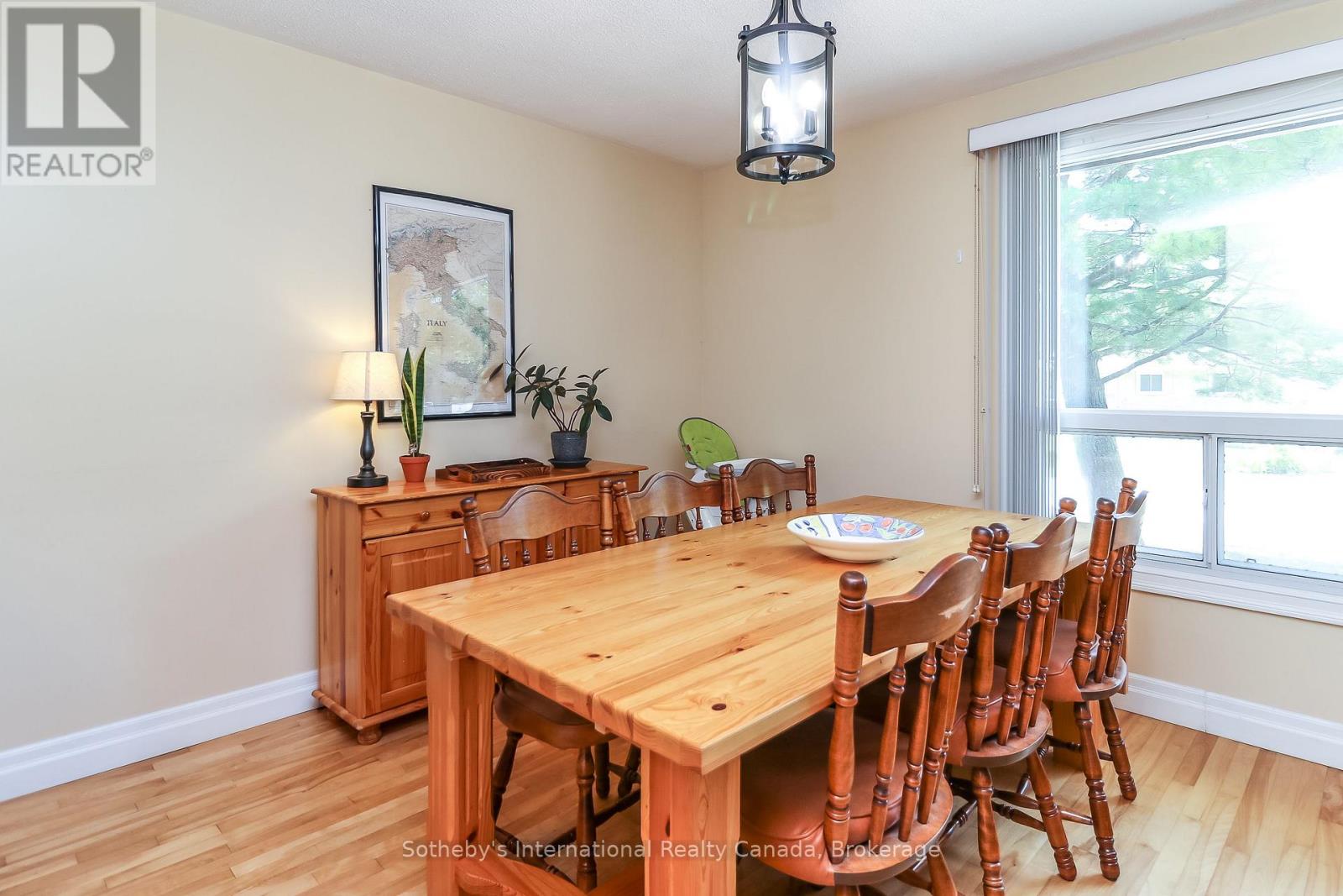 33 Parkwood Drive, Wasaga Beach, Ontario  L9Z 2T2 - Photo 10 - S12801442