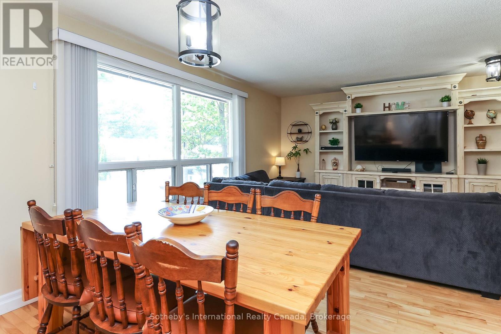 33 Parkwood Drive, Wasaga Beach, Ontario  L9Z 2T2 - Photo 11 - S12801442