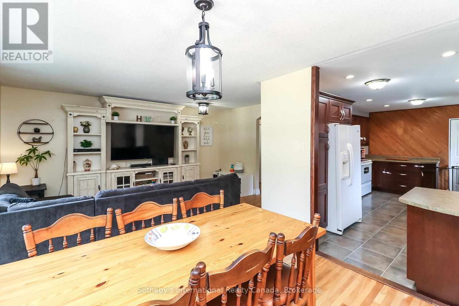 33 Parkwood Drive, Wasaga Beach, Ontario  L9Z 2T2 - Photo 12 - S12801442