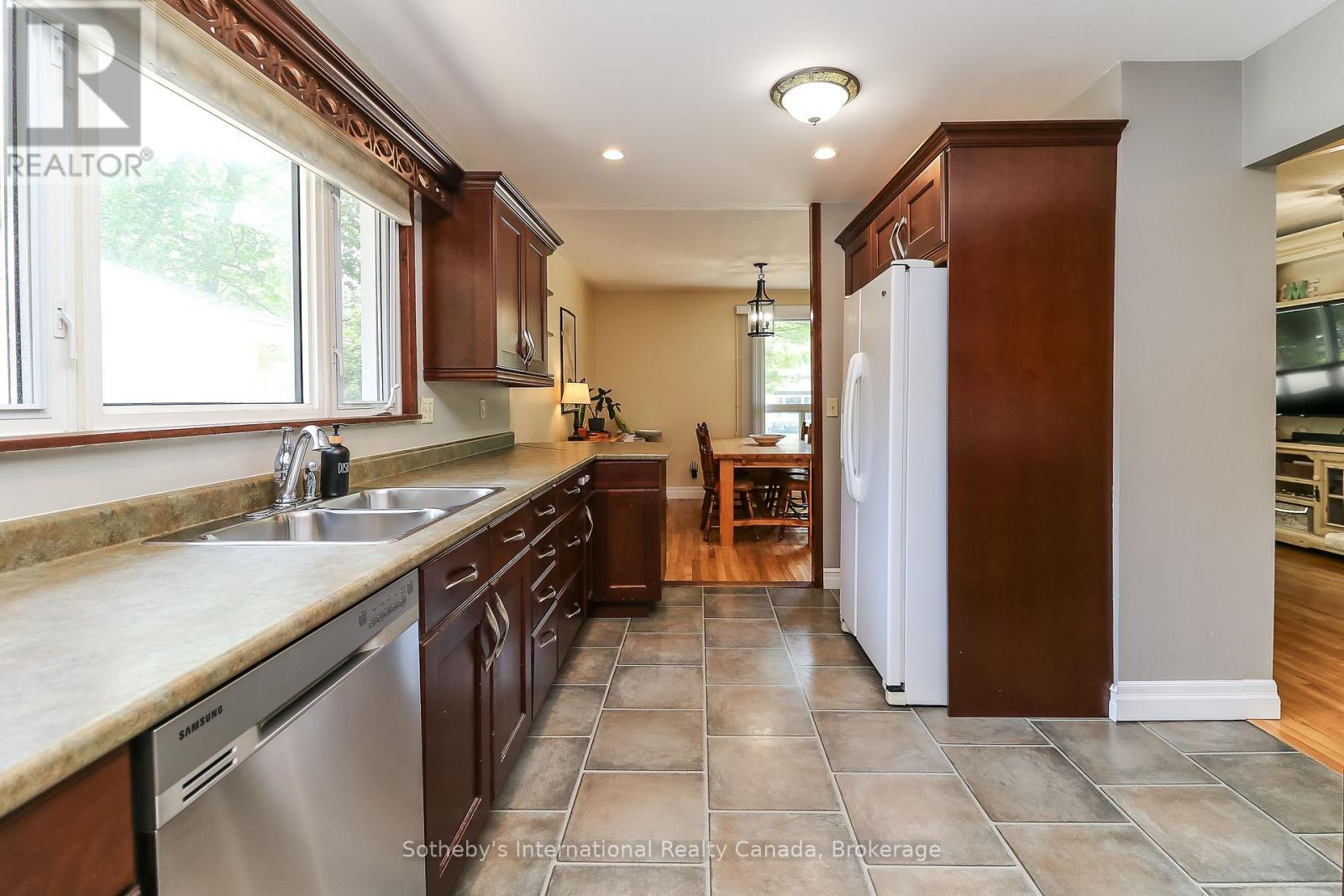 33 Parkwood Drive, Wasaga Beach, Ontario  L9Z 2T2 - Photo 17 - S12801442