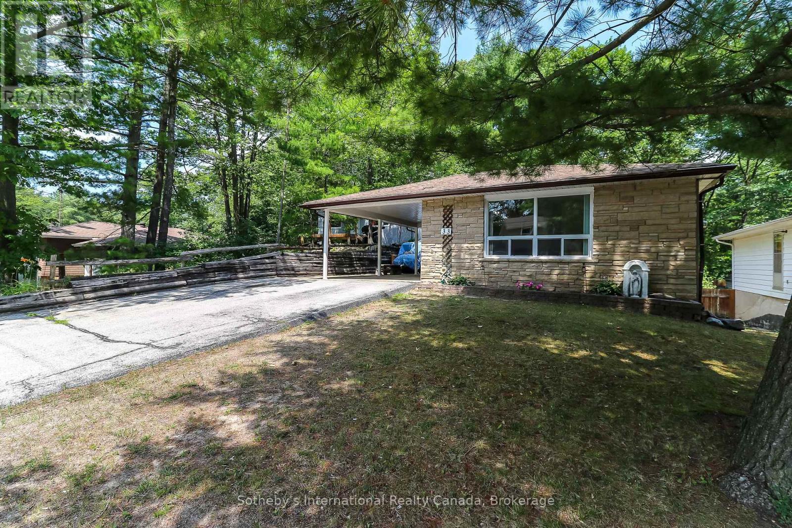 33 Parkwood Drive, Wasaga Beach, Ontario  L9Z 2T2 - Photo 2 - S12801442