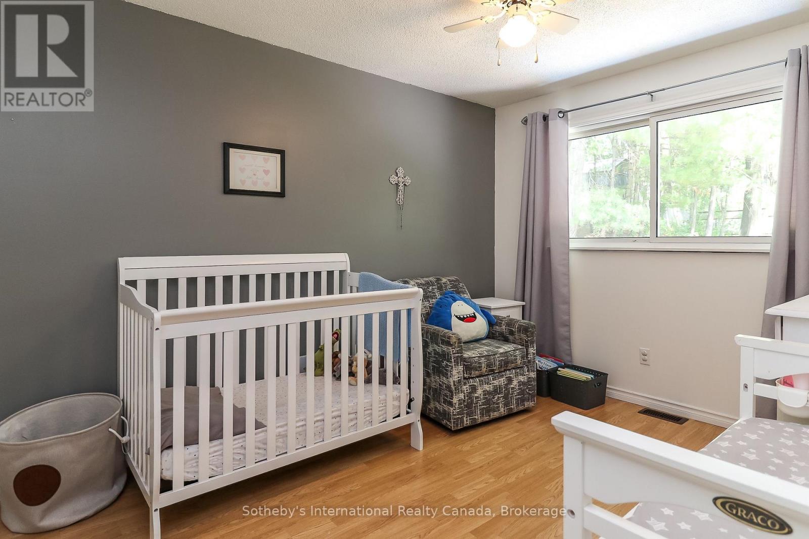 33 Parkwood Drive, Wasaga Beach, Ontario  L9Z 2T2 - Photo 21 - S12801442