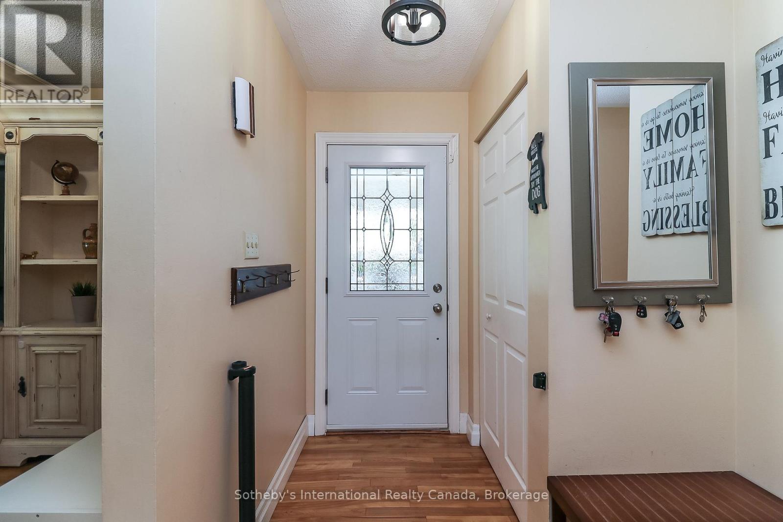 33 Parkwood Drive, Wasaga Beach, Ontario  L9Z 2T2 - Photo 4 - S12801442