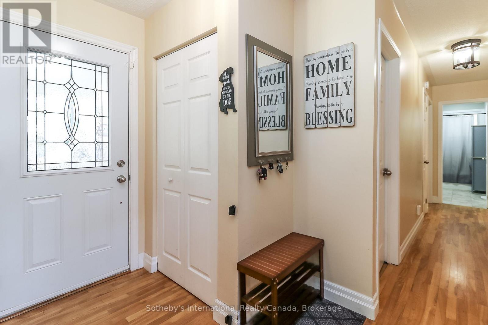 33 Parkwood Drive, Wasaga Beach, Ontario  L9Z 2T2 - Photo 6 - S12801442