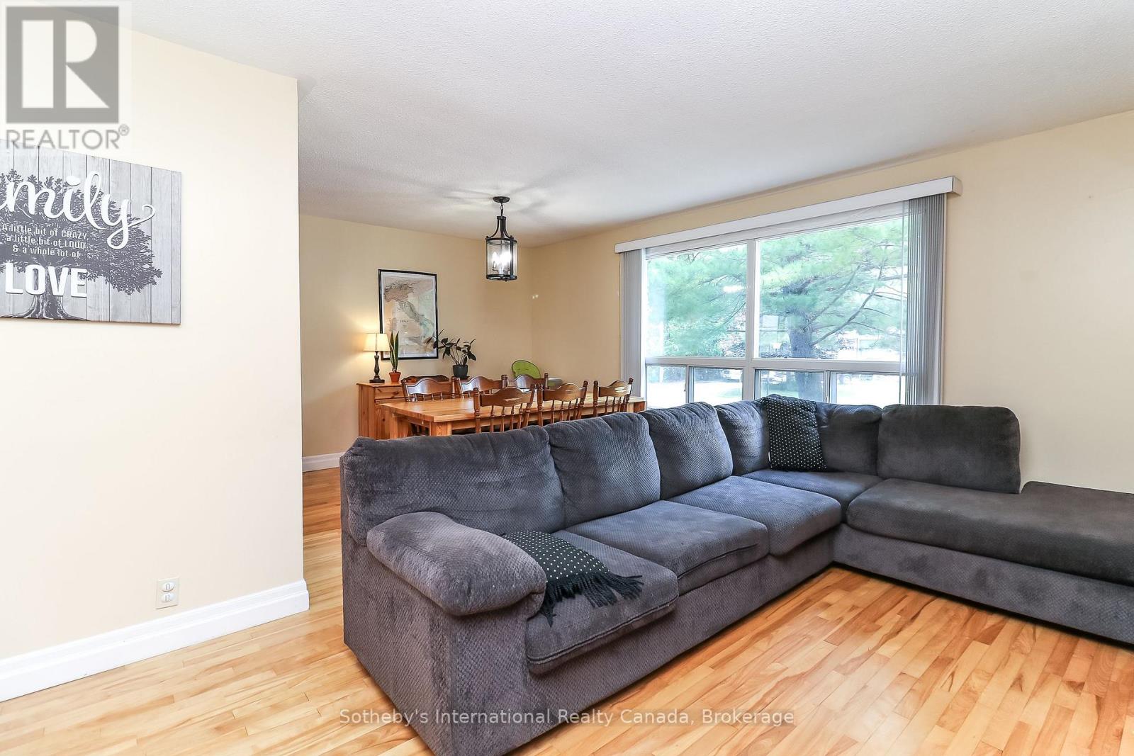 33 Parkwood Drive, Wasaga Beach, Ontario  L9Z 2T2 - Photo 9 - S12801442