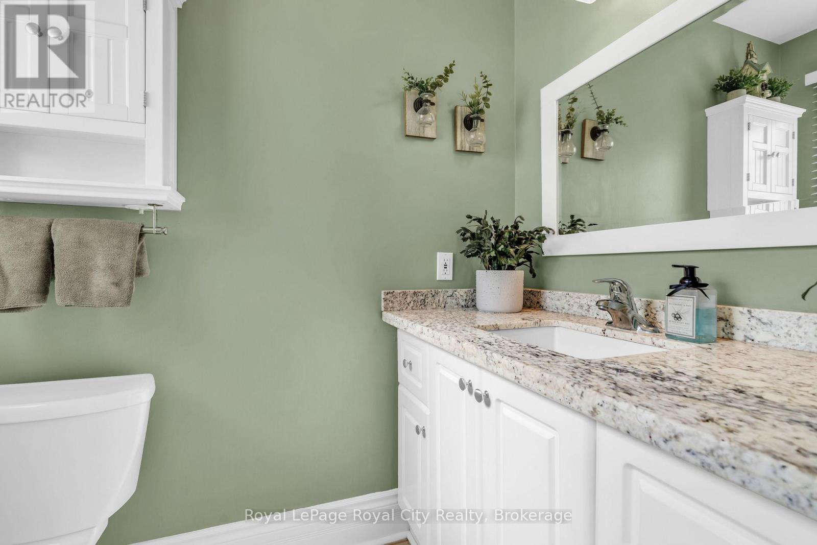 1548 Troika Court, Mississauga, Ontario  L5J 4C4 - Photo 17 - W12801398