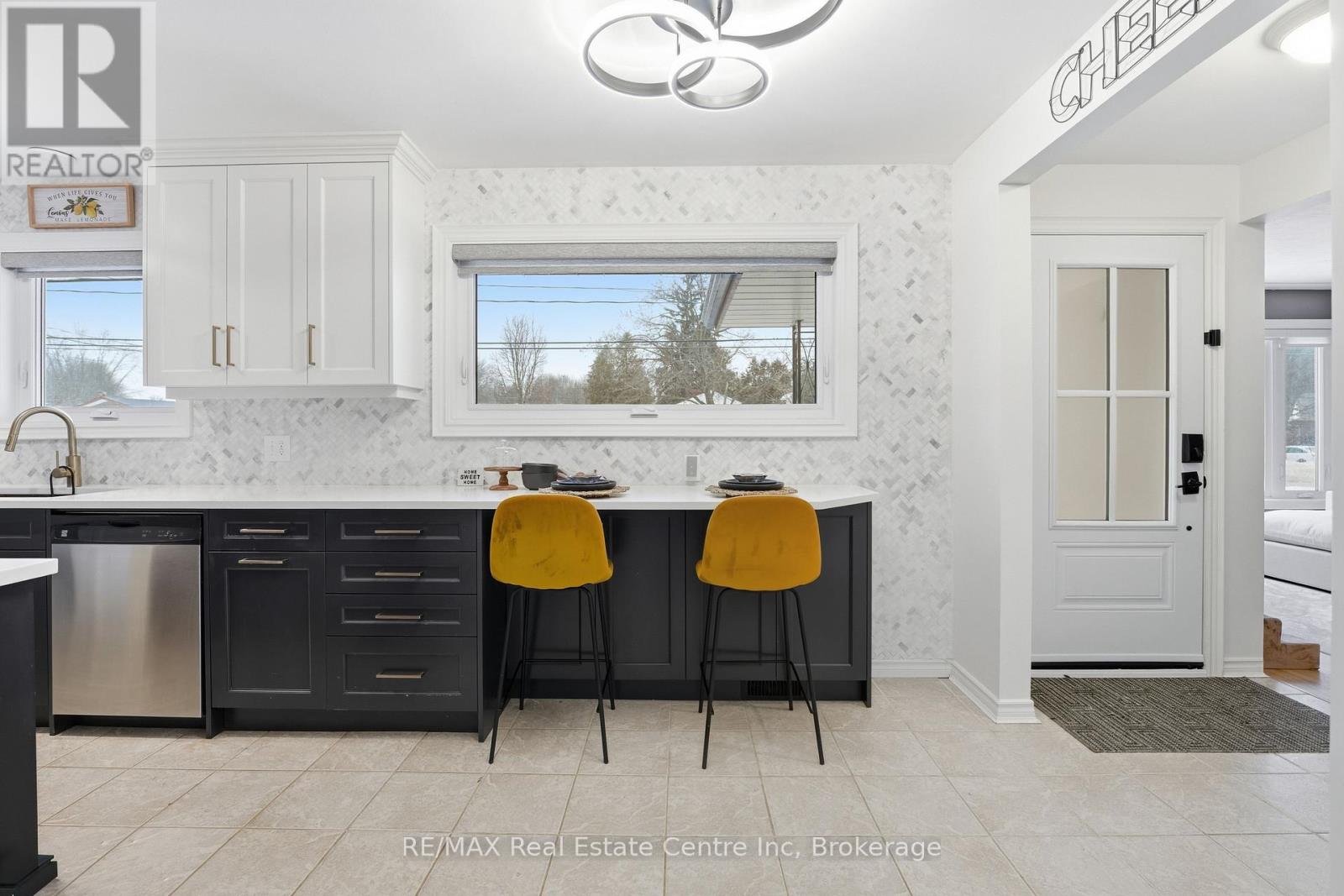 154 Waverley Drive, Guelph, Ontario  N1E 1H2 - Photo 4 - X12801510