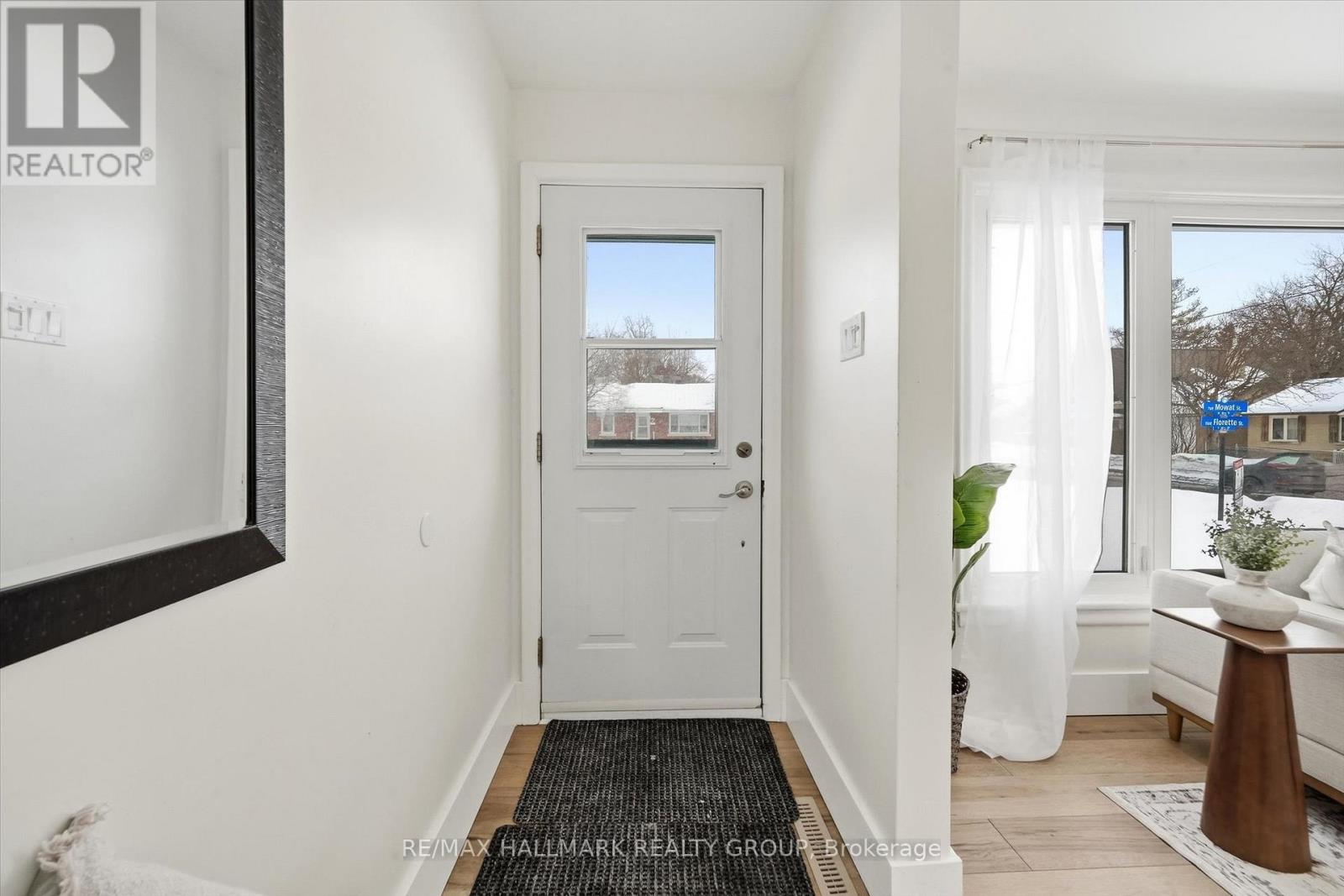 26 Florette Street, Ottawa, Ontario  K1J 7L4 - Photo 2 - X12801420