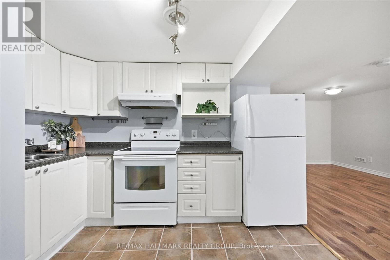 26 Florette Street, Ottawa, Ontario  K1J 7L4 - Photo 21 - X12801420