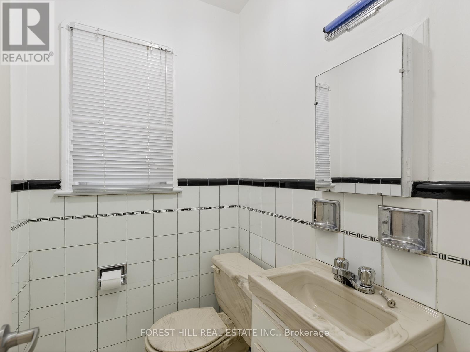 3 Westover Hill Road, Toronto, Ontario  M6C 3J3 - Photo 12 - C12801410