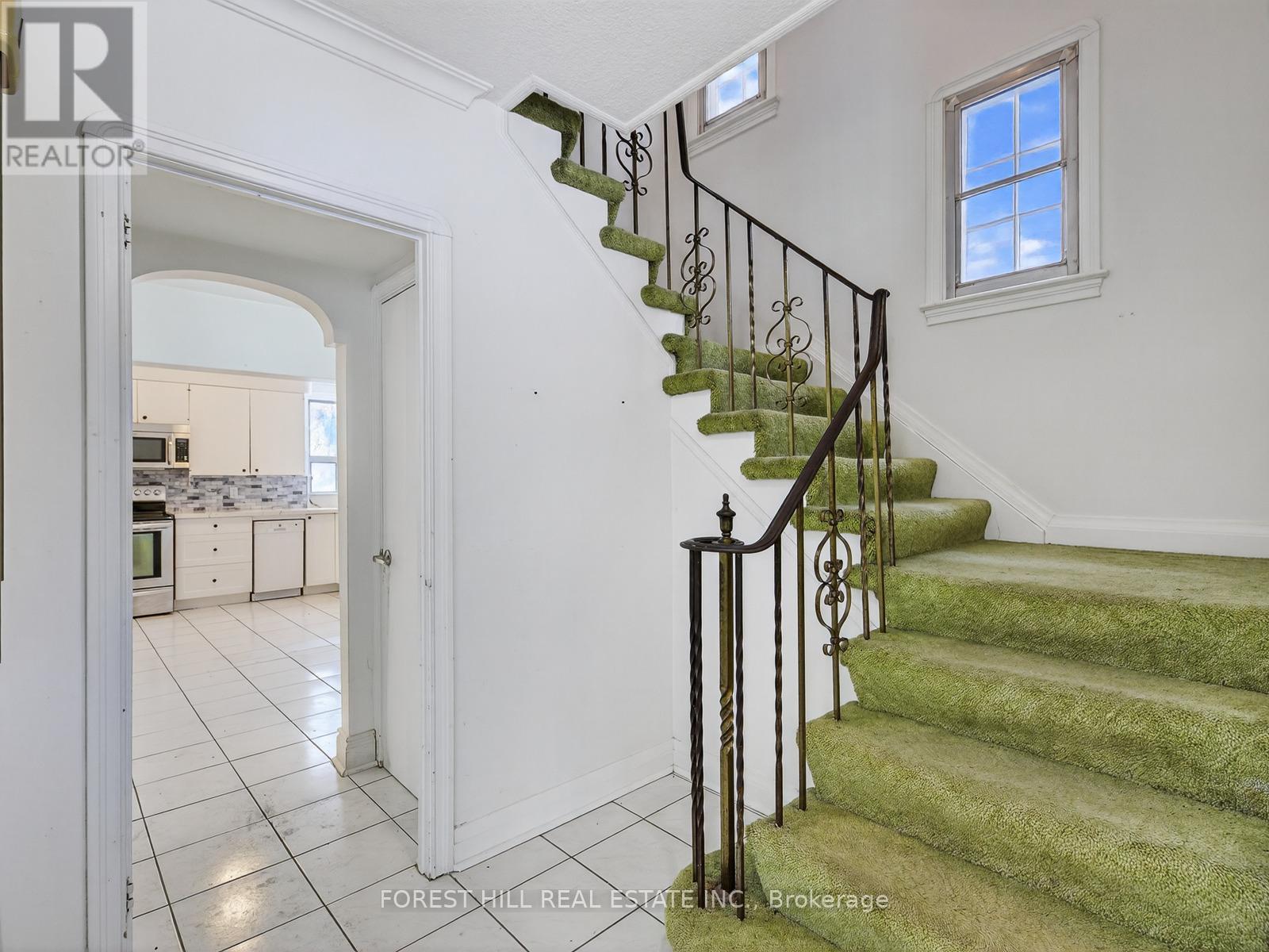 3 Westover Hill Road, Toronto, Ontario  M6C 3J3 - Photo 3 - C12801410