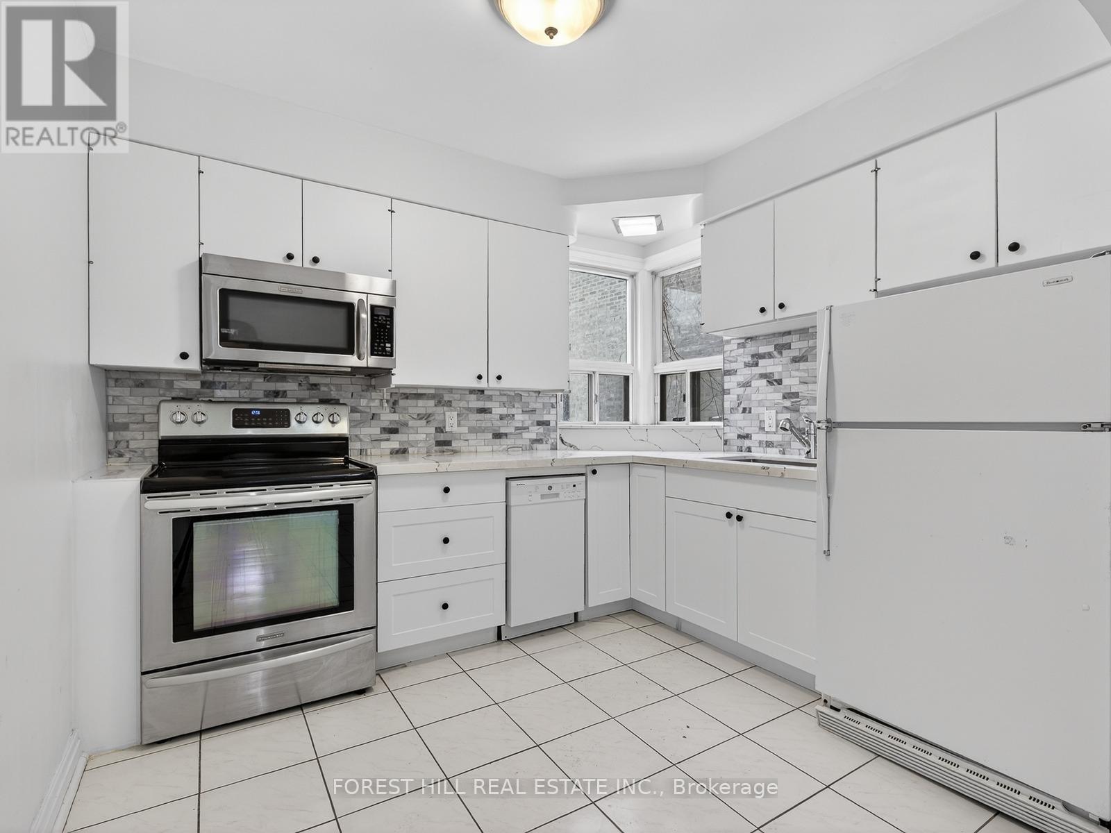 3 Westover Hill Road, Toronto, Ontario  M6C 3J3 - Photo 9 - C12801410