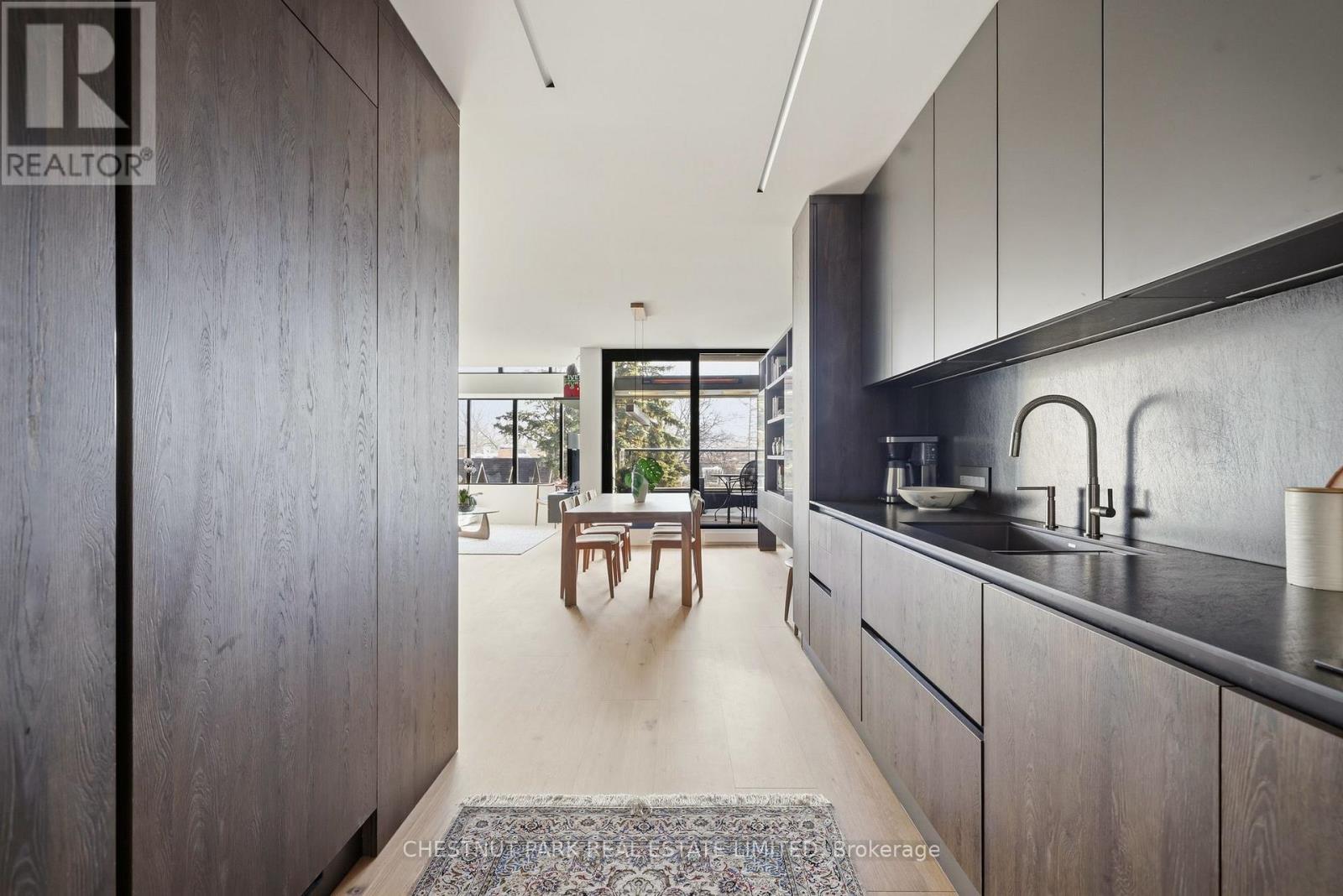 327 - 40 Oaklands Avenue, Toronto, Ontario  M4V 2Z3 - Photo 4 - C12801464