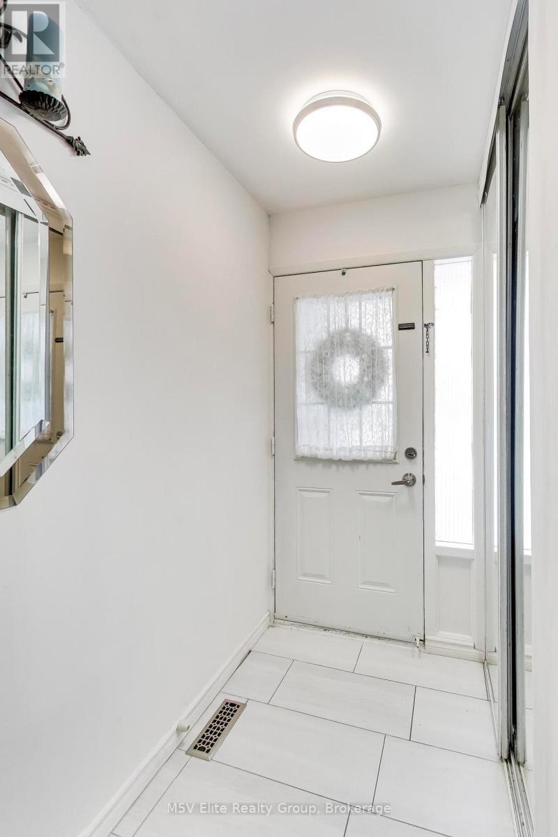 2 - 105 Dovedale Drive, Whitby, Ontario L1N 1Z7 - Photo 4 - E12801448