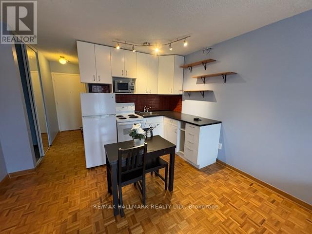 203 - 123 Woodbine Avenue, Toronto (The Beaches), Ontario  M4L 3V8 - Photo 2 - E12801434