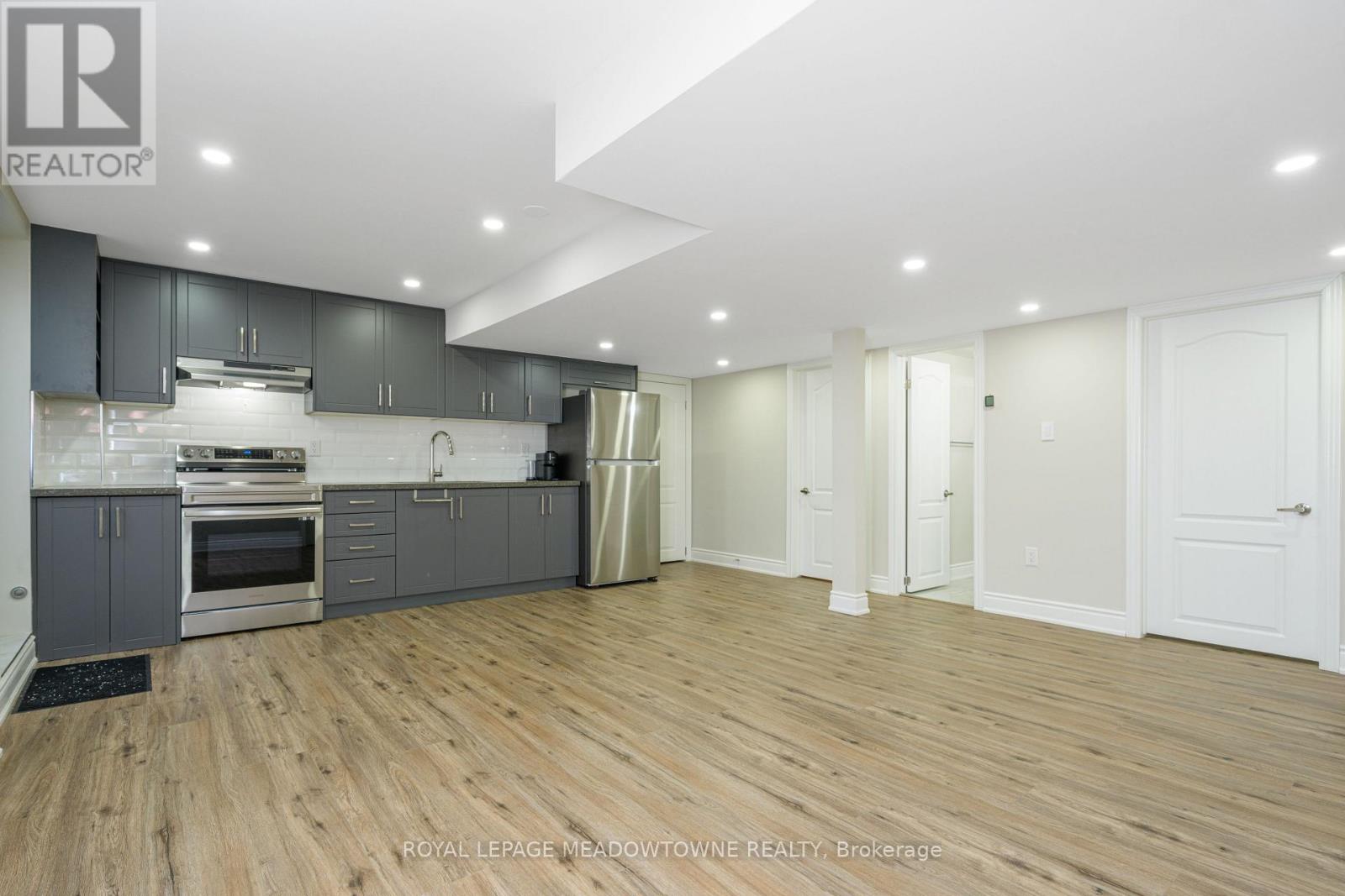 Bsmt - 54 Meadowglen Boulevard, Halton Hills, Ontario  L7G 6J7 - Photo 9 - W12712924