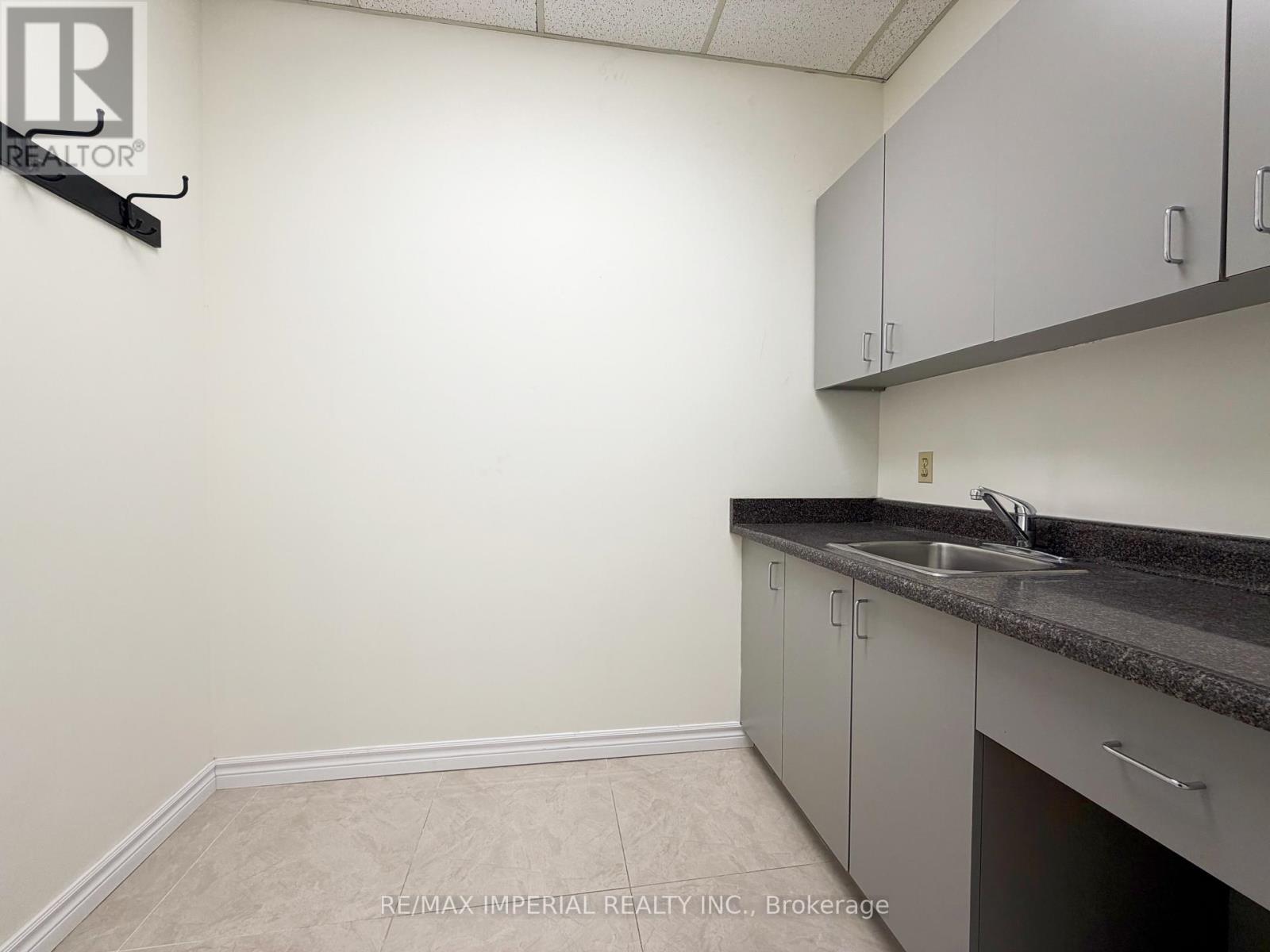 13 - 240 Viceroy Road, Vaughan, Ontario  L4K 3N9 - Photo 11 - N12801426