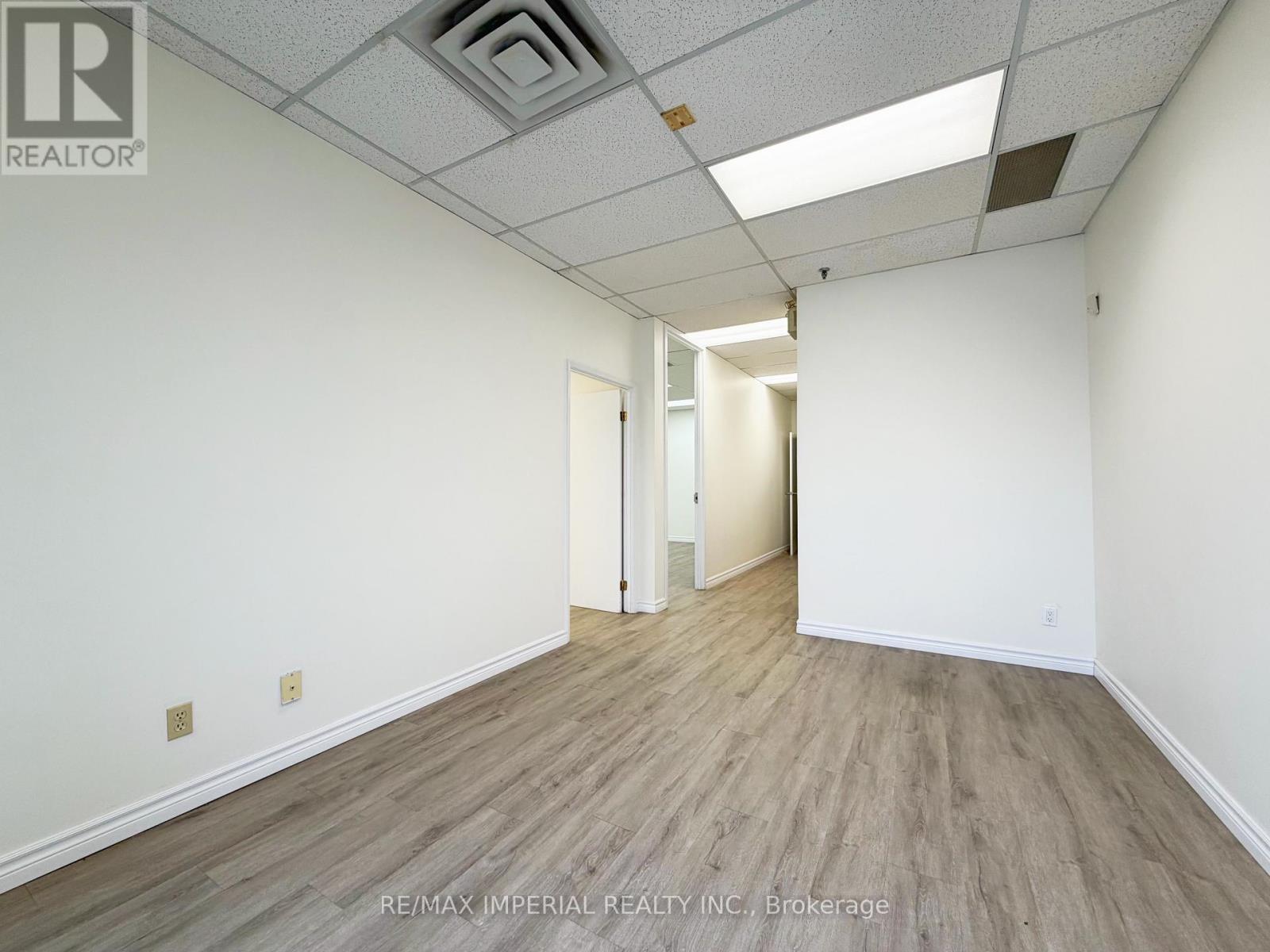 13 - 240 Viceroy Road, Vaughan, Ontario  L4K 3N9 - Photo 5 - N12801426