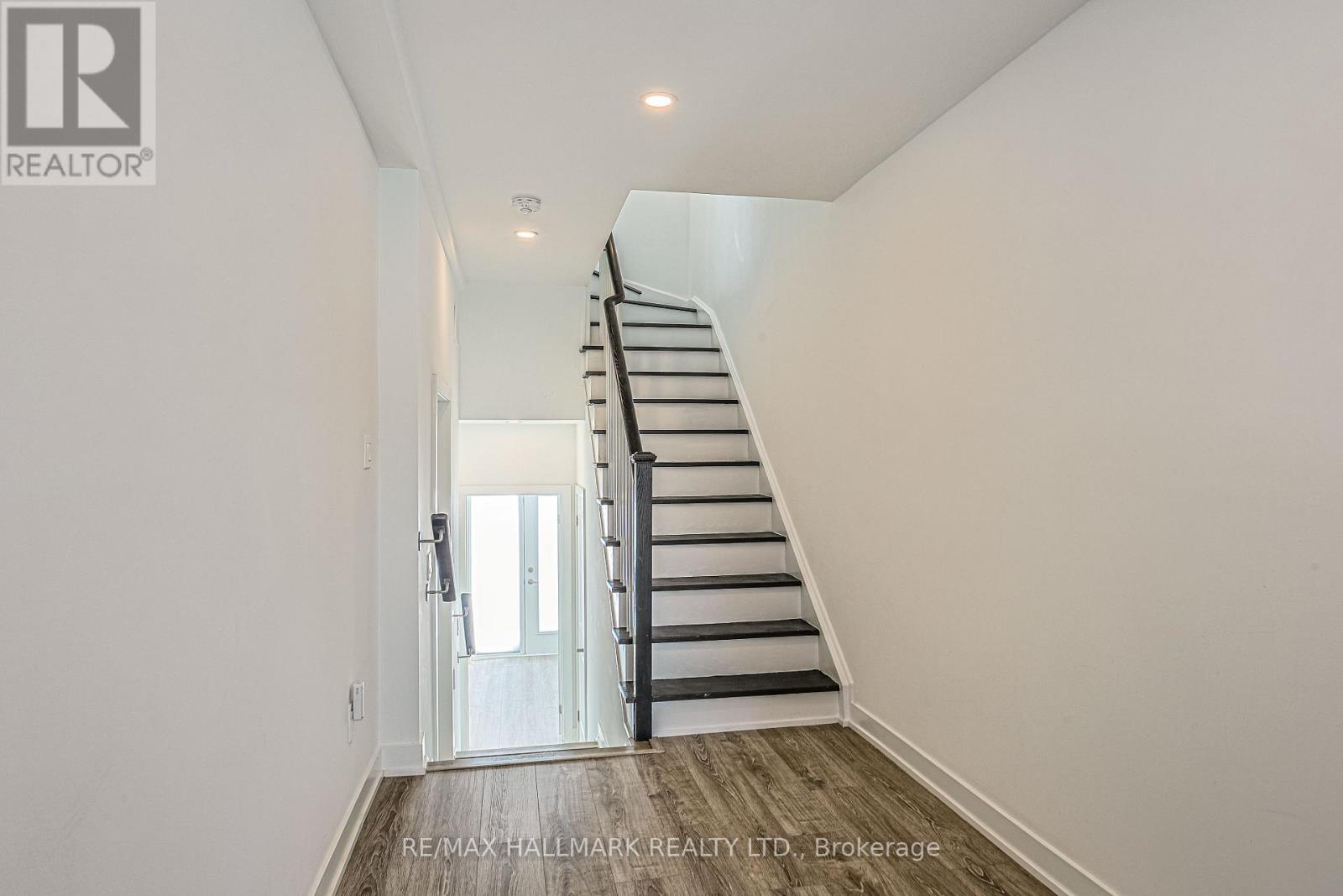 5500 Main Street, Whitchurch-Stouffville, Ontario  L4A 4W8 - Photo 3 - N12801482