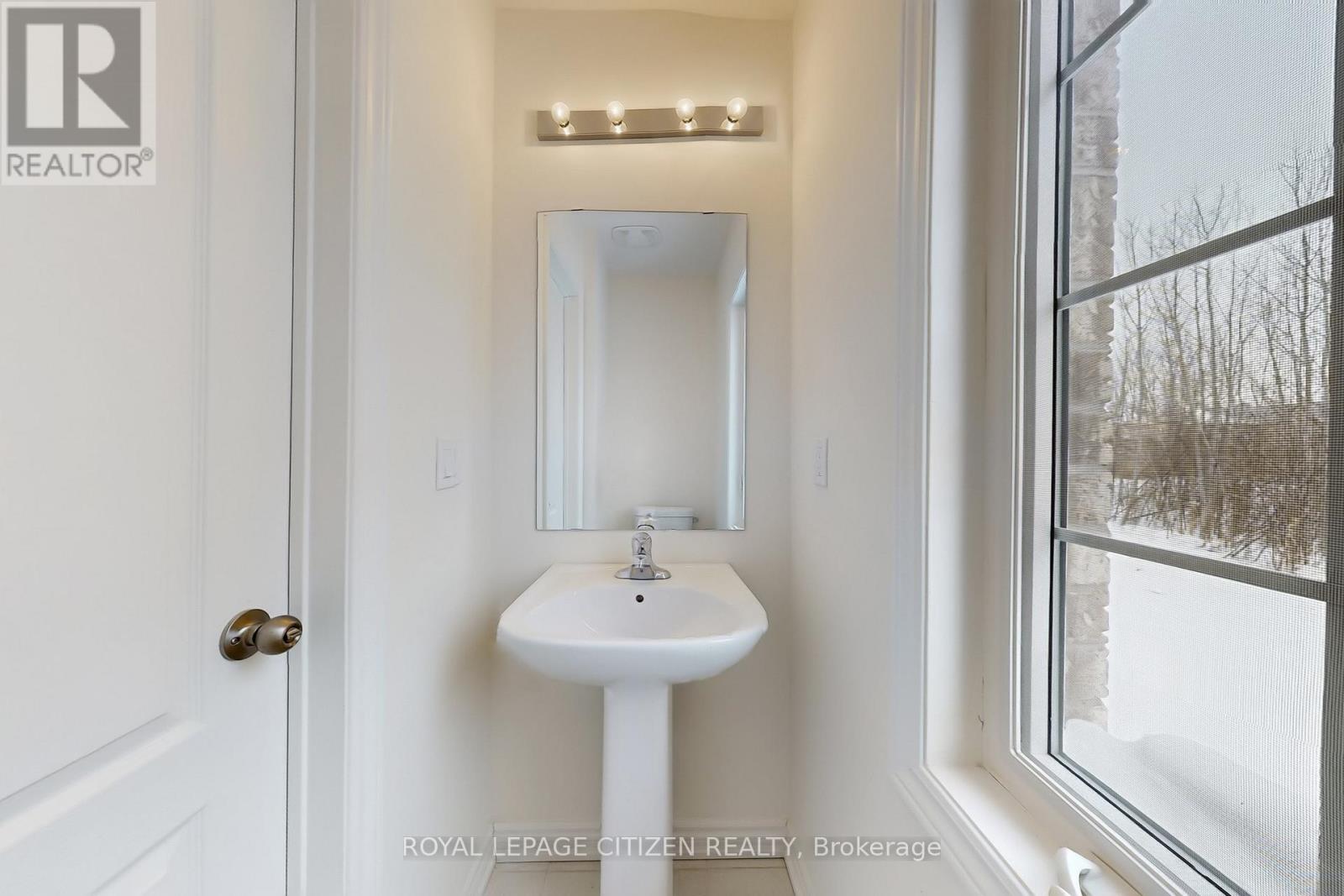 129 Cliff Thompson Crescent, Georgina, Ontario  L0E 1R0 - Photo 12 - N12801520