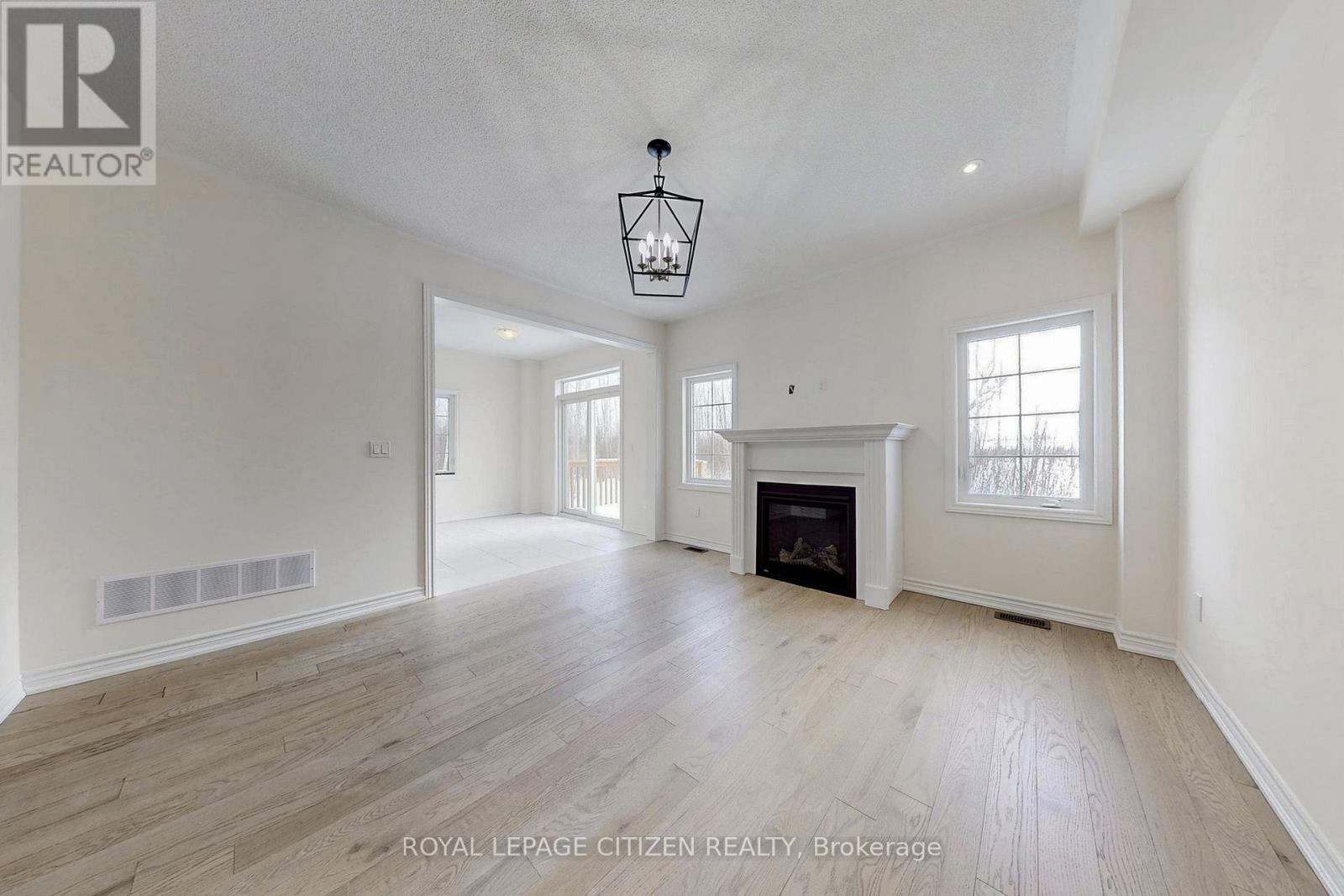 129 Cliff Thompson Crescent, Georgina, Ontario  L0E 1R0 - Photo 5 - N12801520