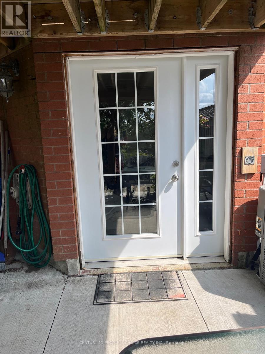 Walkout Bsmt - 383 Jay Crescent, Orangeville, Ontario  L9W 4Y7 - Photo 2 - W12801378