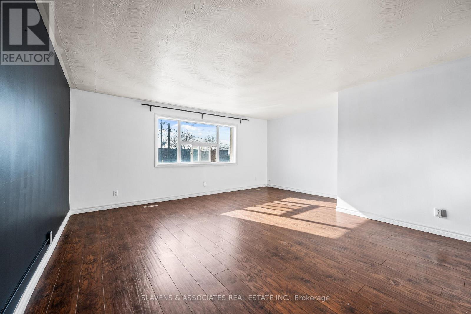 900a Wilson Avenue, Toronto, Ontario  M3K 1E7 - Photo 3 - W12801400
