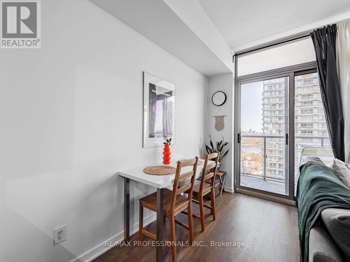 2113 - 105 The Queensway, Toronto, Ontario  M6S 5B5 - Photo 8 - W12801418