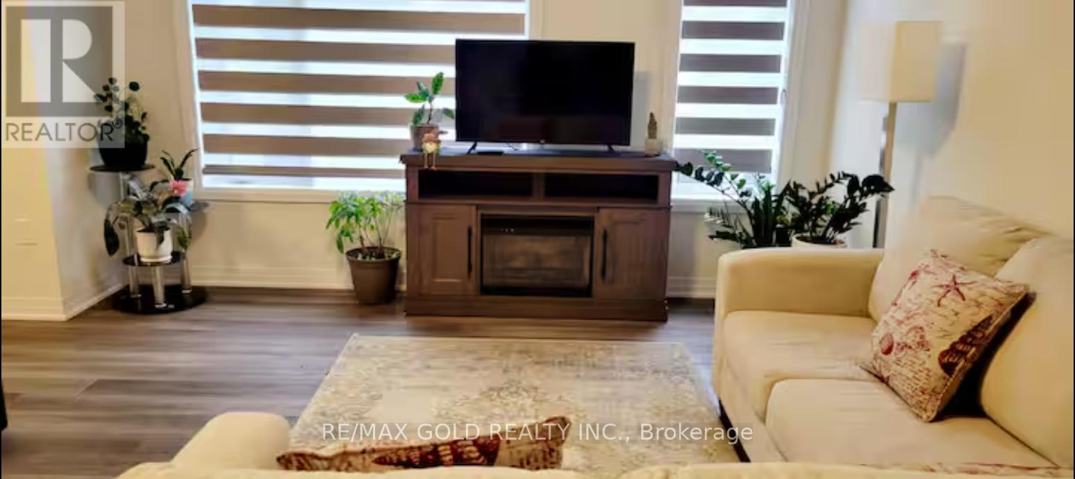 36 - 35 Fieldridge Crescent, Brampton, Ontario  L6R 4G6 - Photo 4 - W12801504