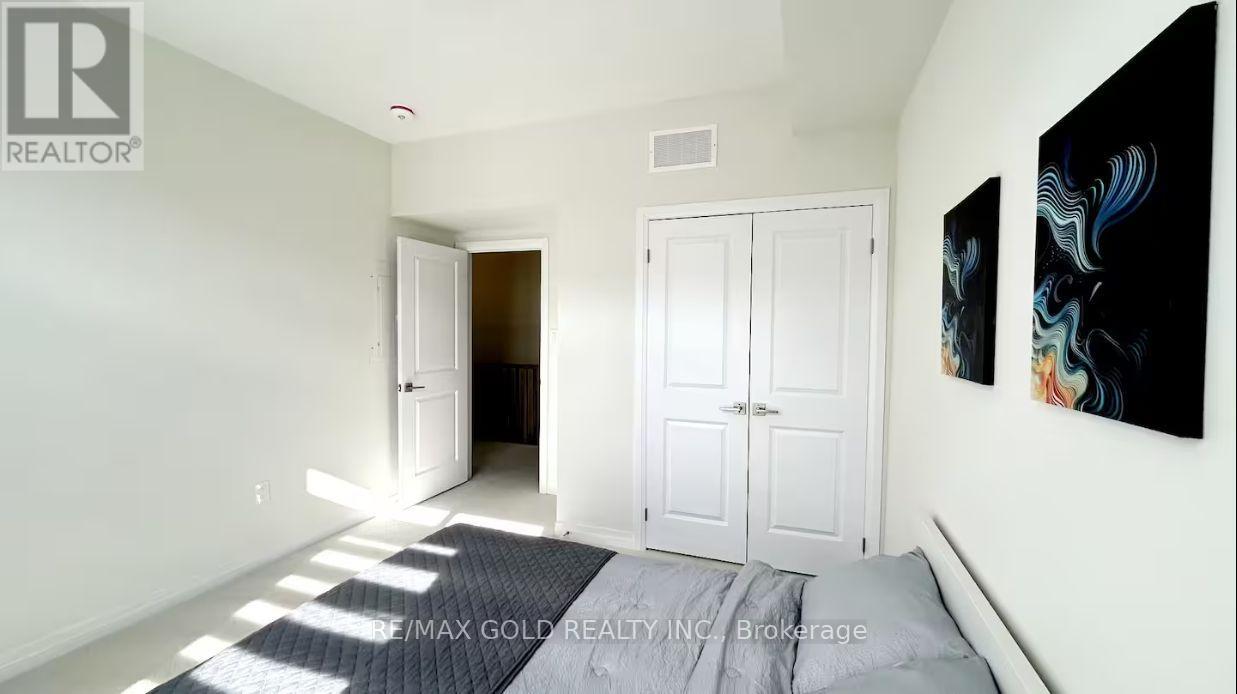 36 - 35 Fieldridge Crescent, Brampton, Ontario  L6R 4G6 - Photo 8 - W12801504