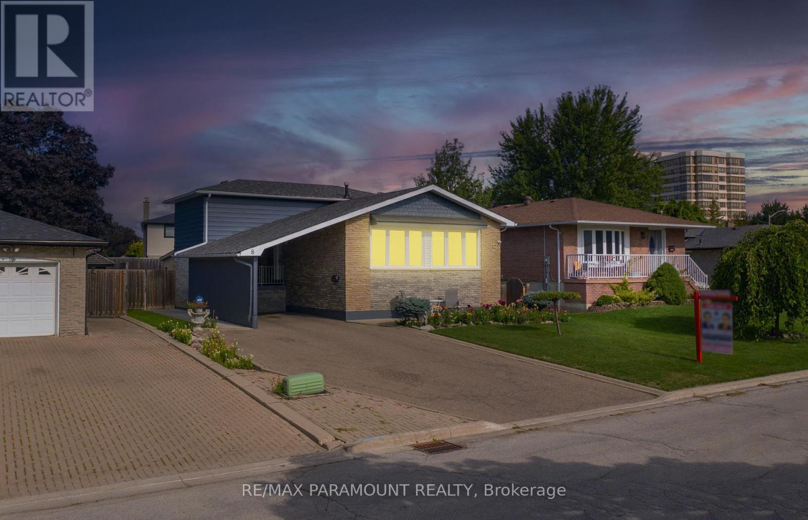 8 EDWIN DRIVE, Brampton, Ontario