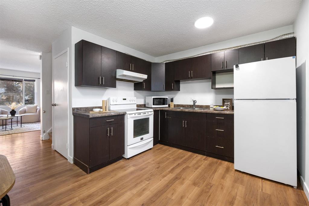 39 Birchbark Bay, Winnipeg, Manitoba  R2V 4P2 - Photo 4 - 202602765