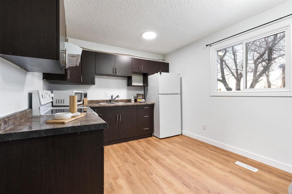 39 Birchbark Bay, Winnipeg, Manitoba  R2V 4P2 - Photo 5 - 202602765