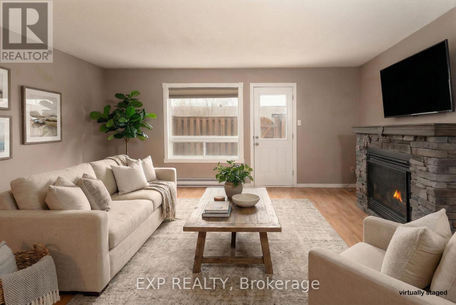 152 - 166 Southdale Road W, London South, Ontario  N6J 2J1 - Photo 2 - X12801812