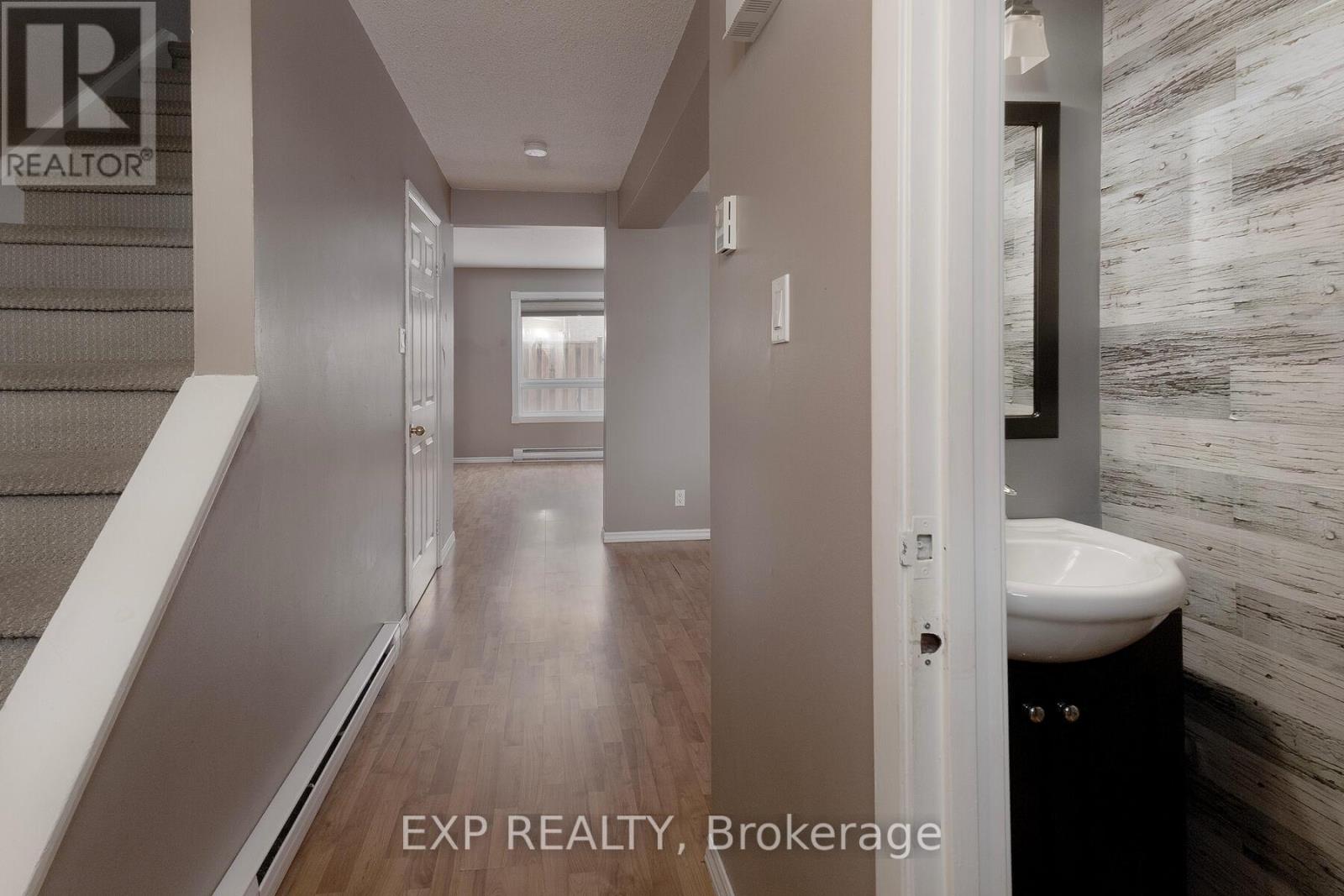 152 - 166 Southdale Road W, London South, Ontario  N6J 2J1 - Photo 4 - X12801812