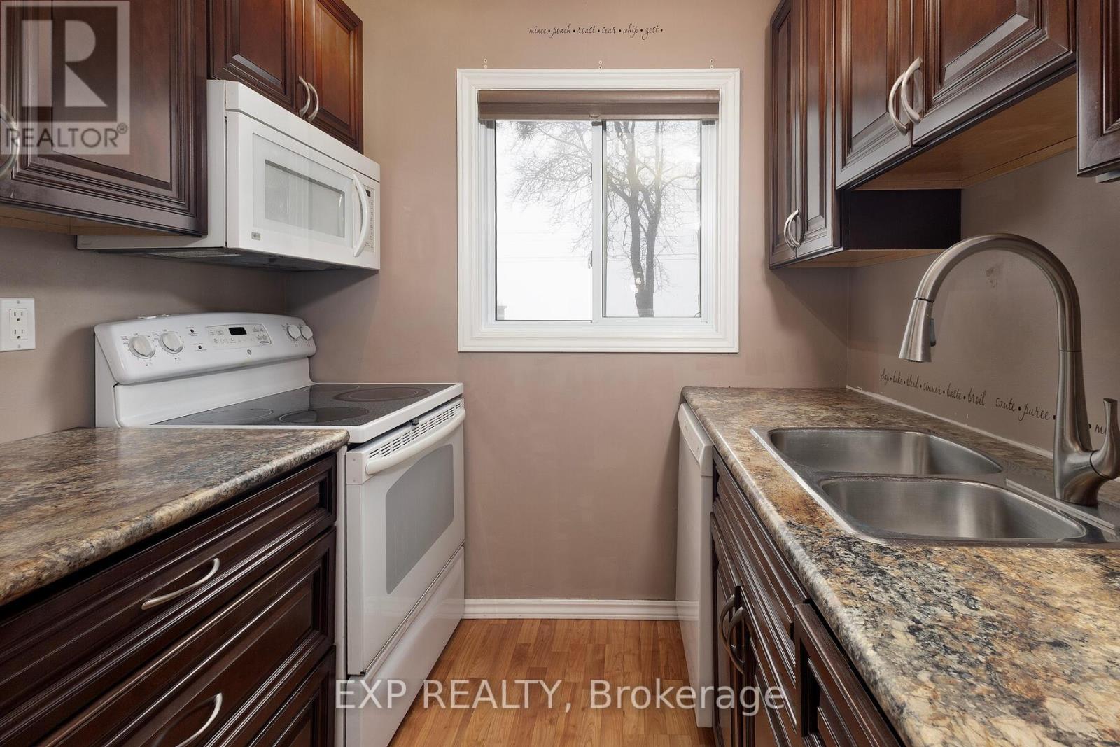 152 - 166 Southdale Road W, London South, Ontario  N6J 2J1 - Photo 6 - X12801812