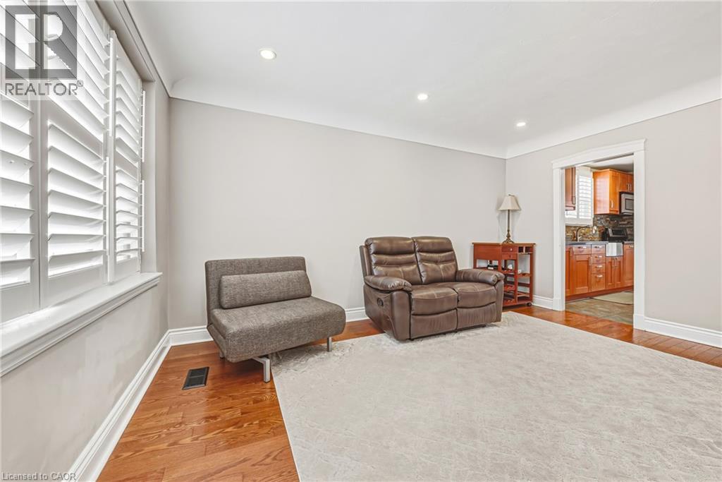 165 E 38th Street, Hamilton, Ontario  L8V 4E8 - Photo 8 - 40805965