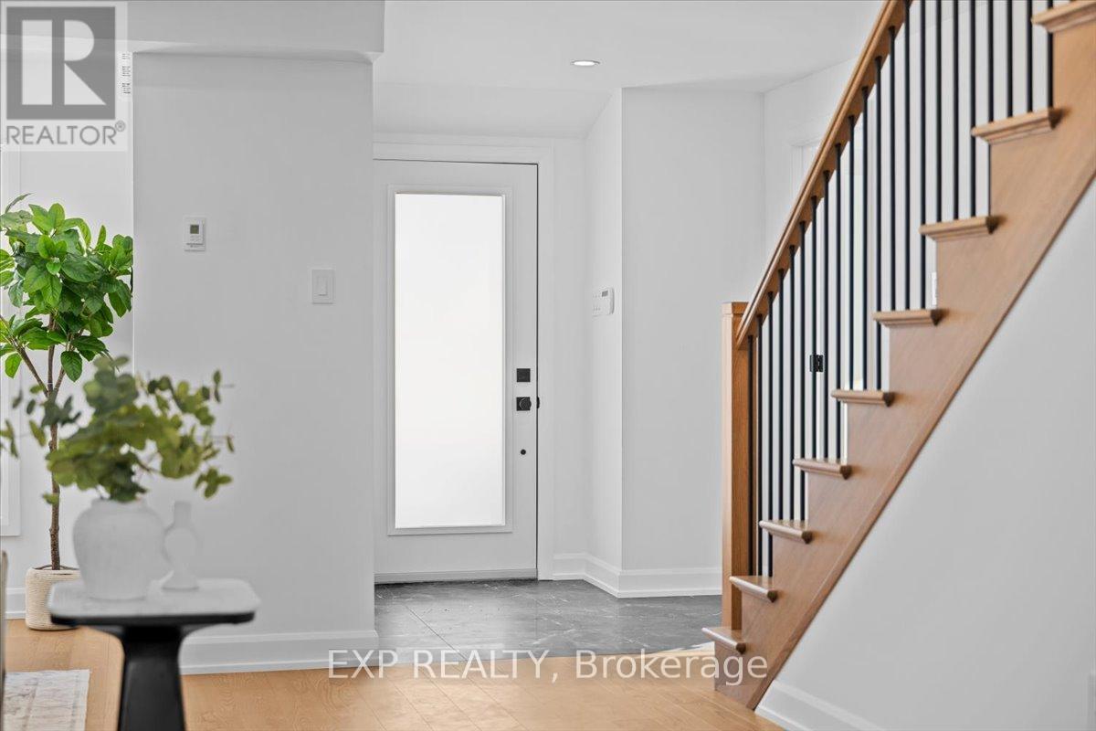 41 Qualicum Street, Ottawa, Ontario  K2H 7H3 - Photo 3 - X12801554